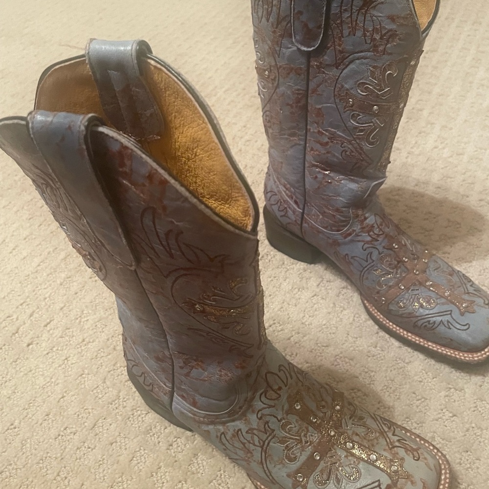 Brand new Cavender boats.  Worn once.